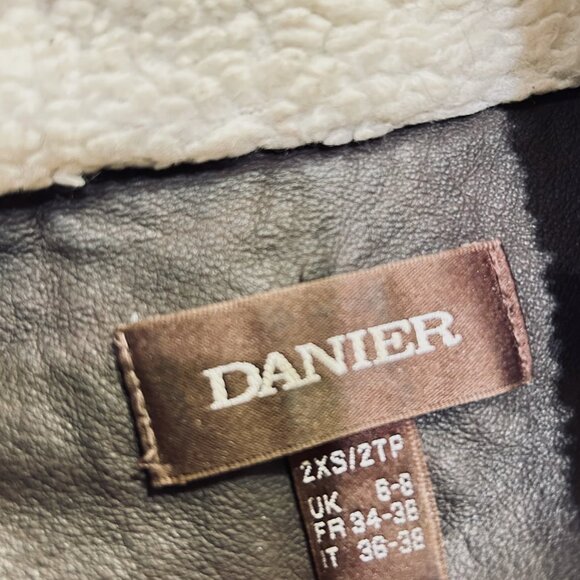 Danier Leather Bomber Jacket Brown Aviator Genuine Leather Shearling Collar Vtg - Picture 6 of 6